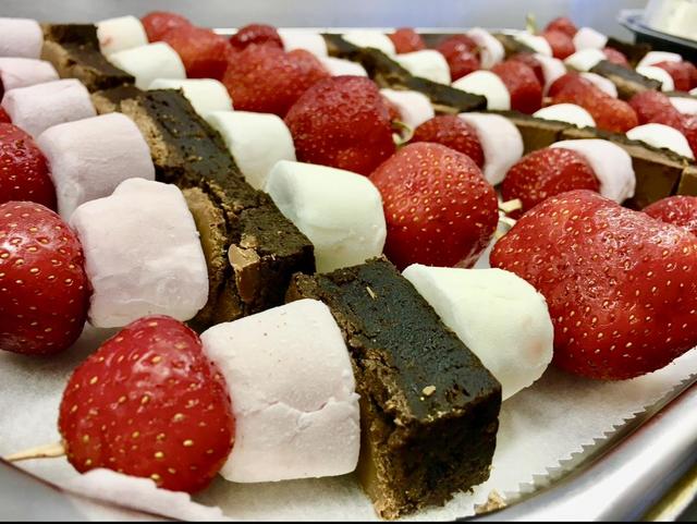 Dessert Skewers - Fresh Stawberries, Marshmellow & Brownie Pieces - Serves 6